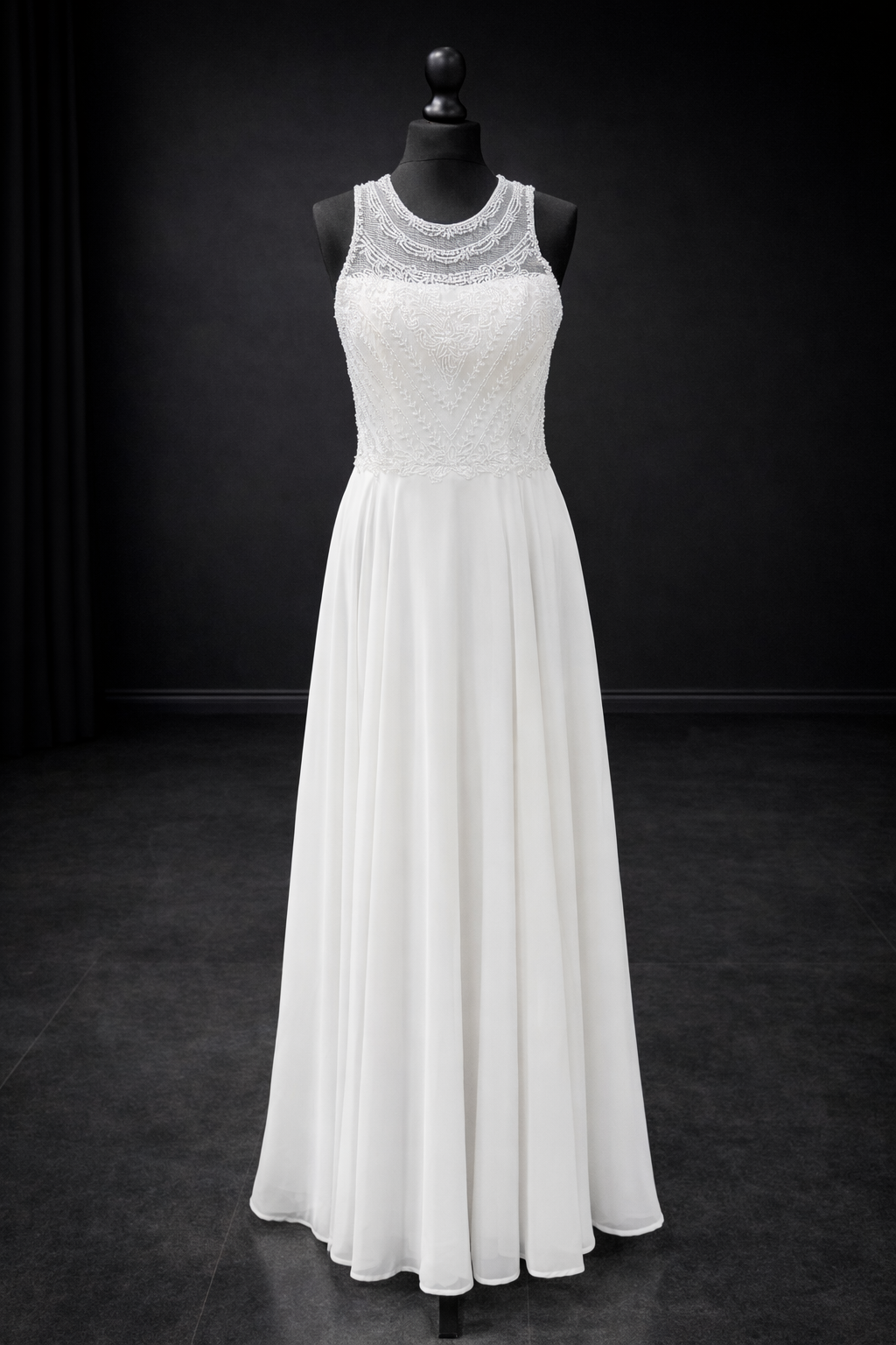 Lilly Brudekjole – Klassisk og Lett med Perlede Blondedetaljer