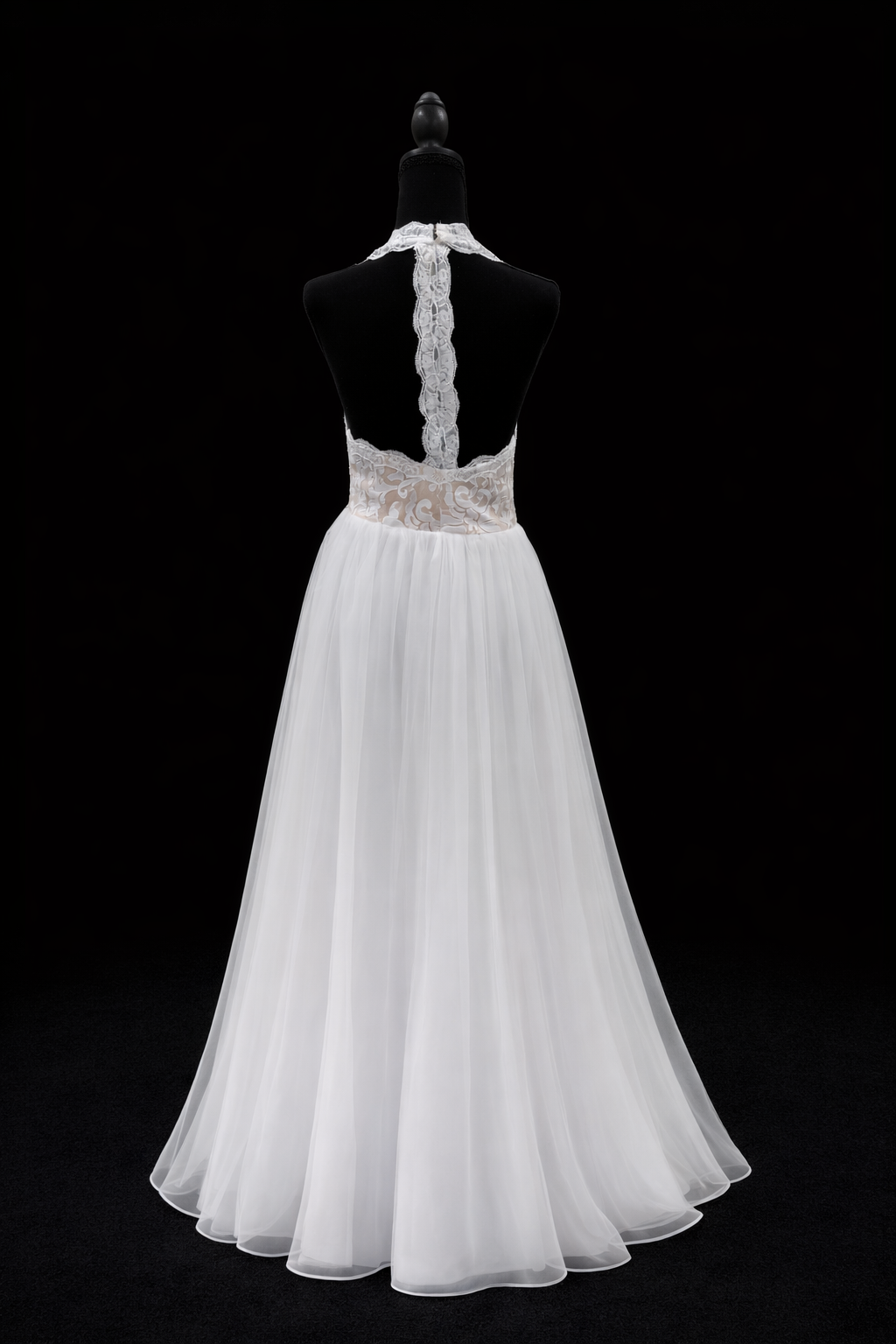 Elegant brudekjole med halterneck og blondetopp