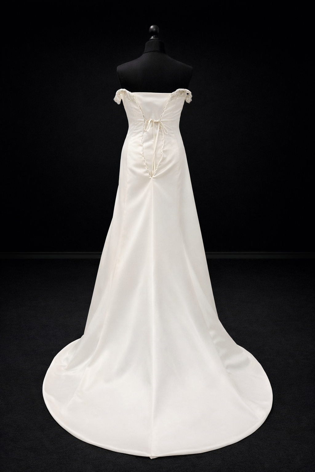 Phil Collins Bridal Collection – Klassisk stroppeløs brudekjole med draperinger