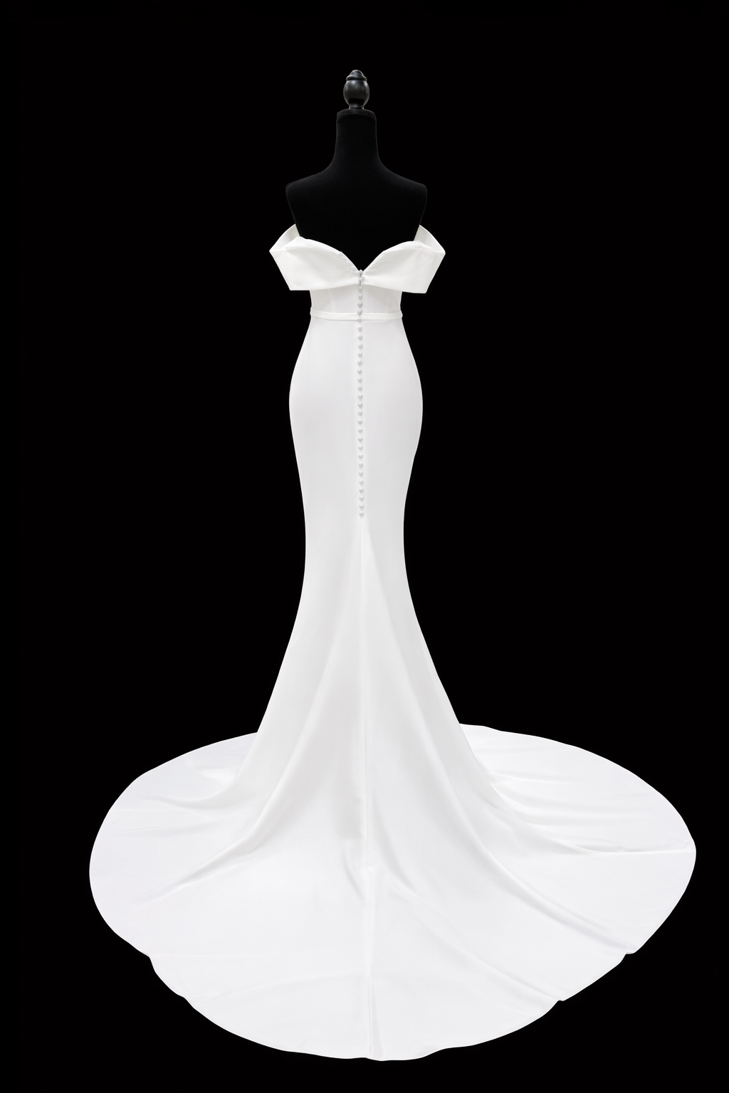 Made With Love – Elegant off-shoulder brudekjole med slep
