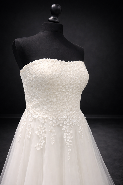 Agnes Bridal Dream – Romantisk Brudekjole med Delikate Blondedetaljer