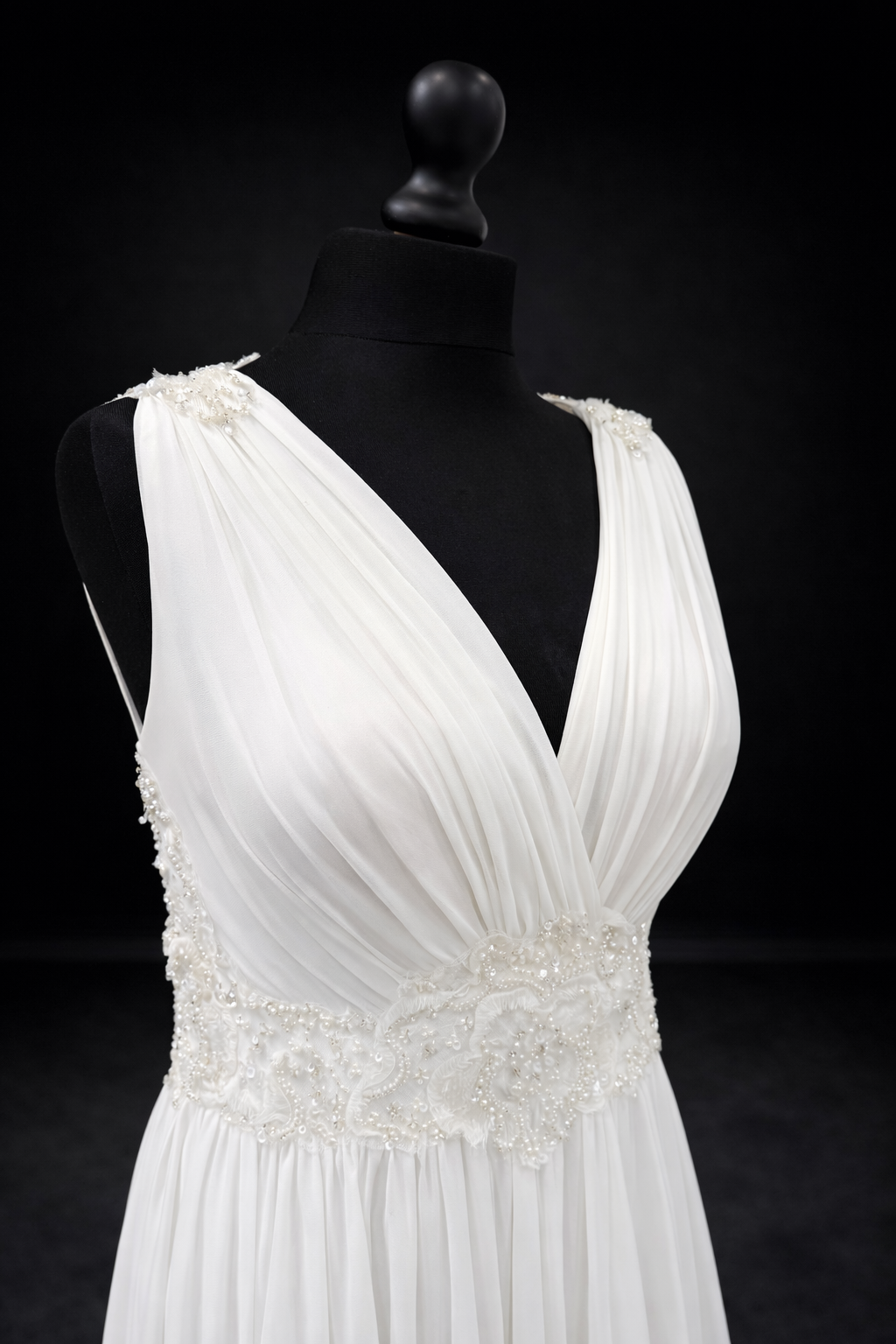 Pronovias Manami – Lett og romantisk chiffonbrudekjole med blondedetaljert rygg