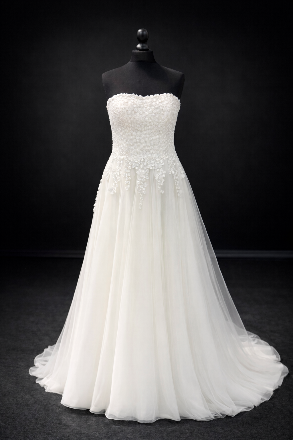 Agnes Bridal Dream – Romantisk Brudekjole med Delikate Blondedetaljer