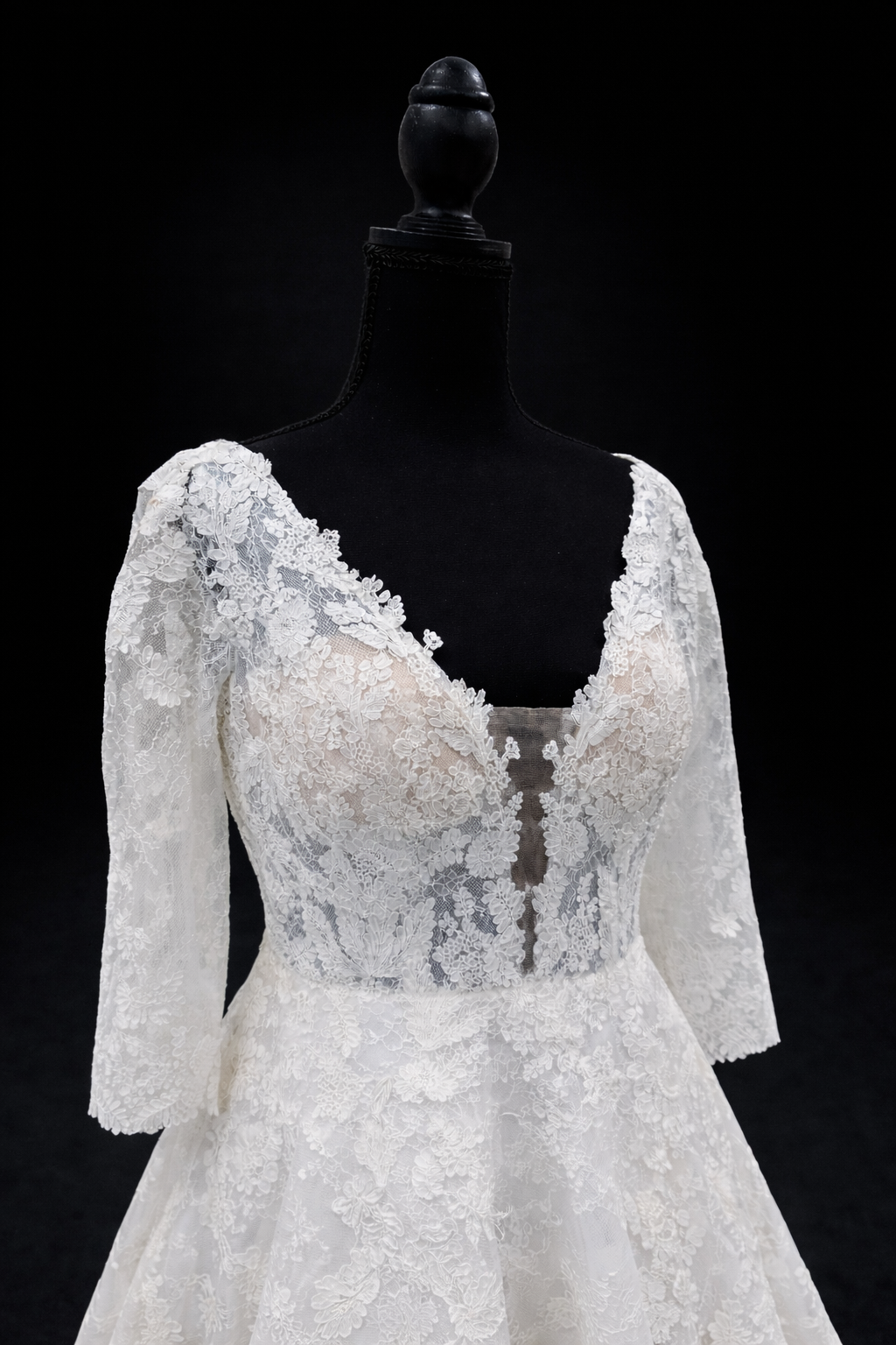 St. Patrick - Romantisk blondekjole med ermer