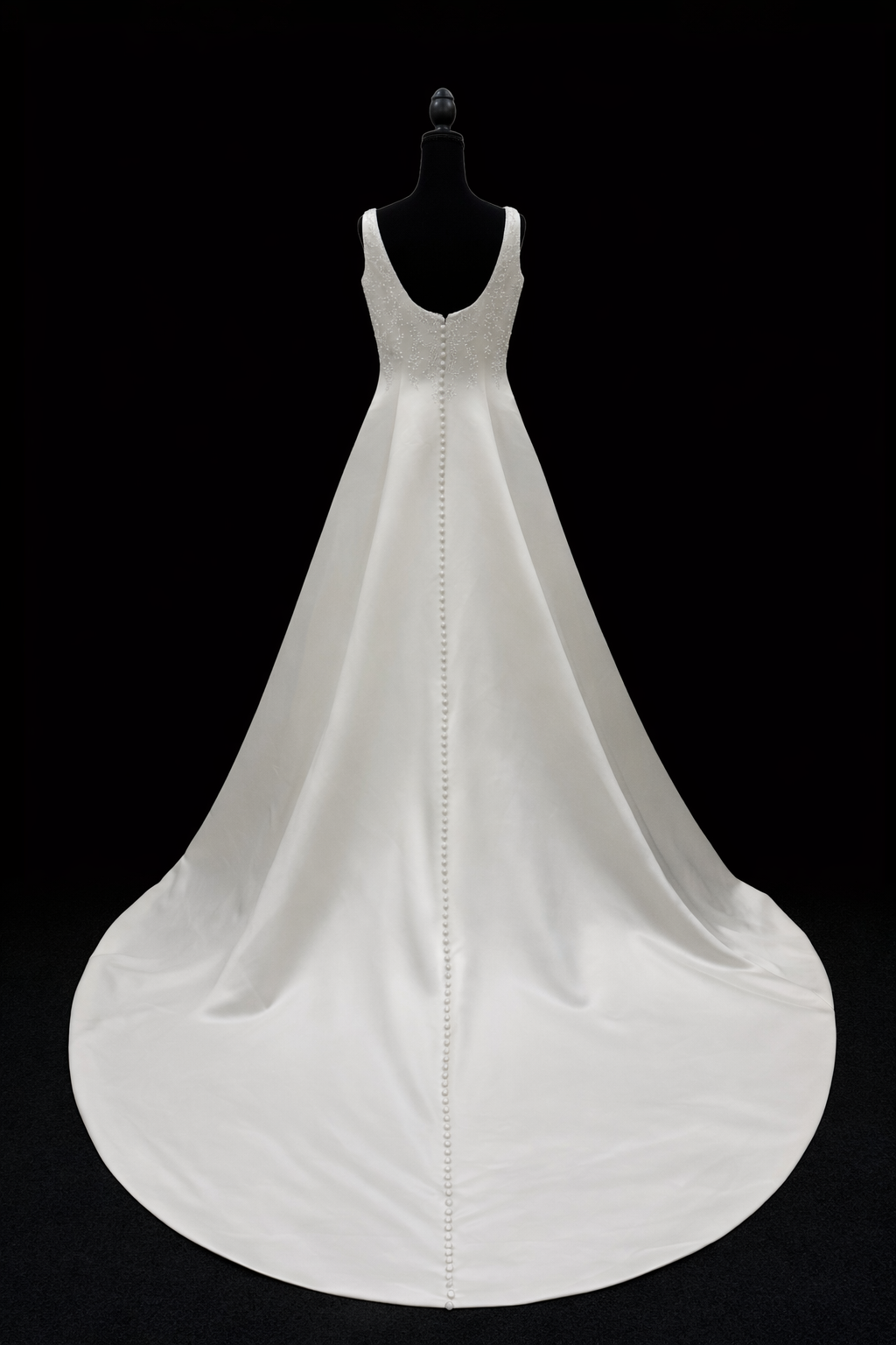 St. Patrick – Elegant A-linje brudekjole med perledetaljer