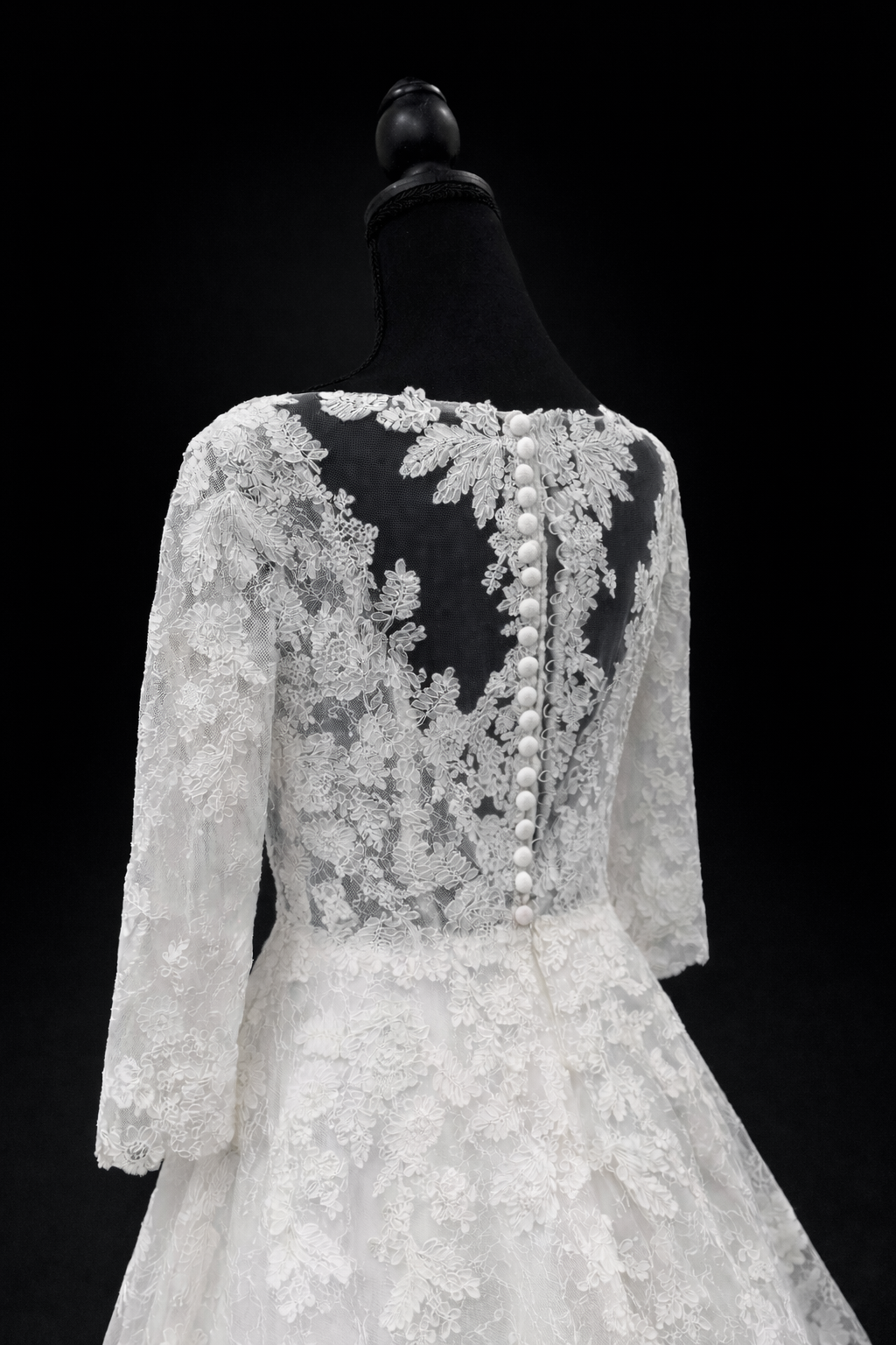 St. Patrick - Romantisk blondekjole med ermer