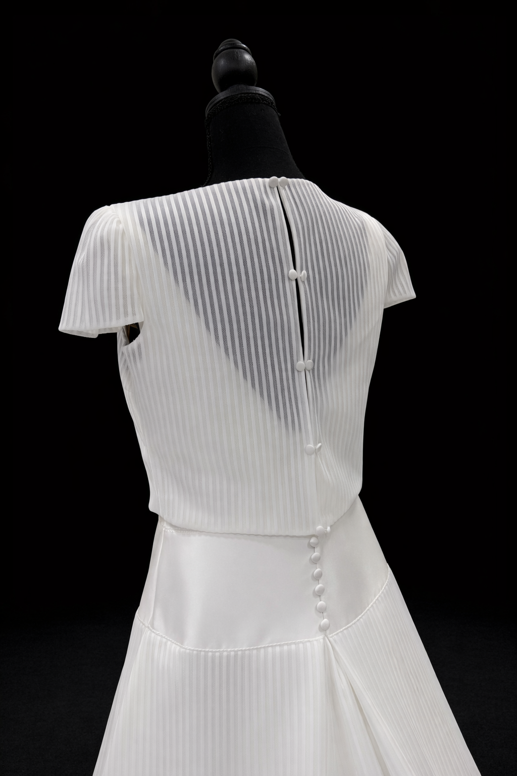 Pronovias – Elegant plissébrudekjole med moderne silhuett