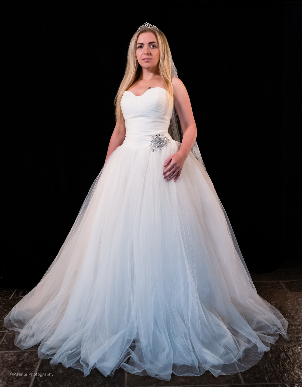 Bien Savvy Brudekjole – Myk Romantikk med Eksklusiv Glamour