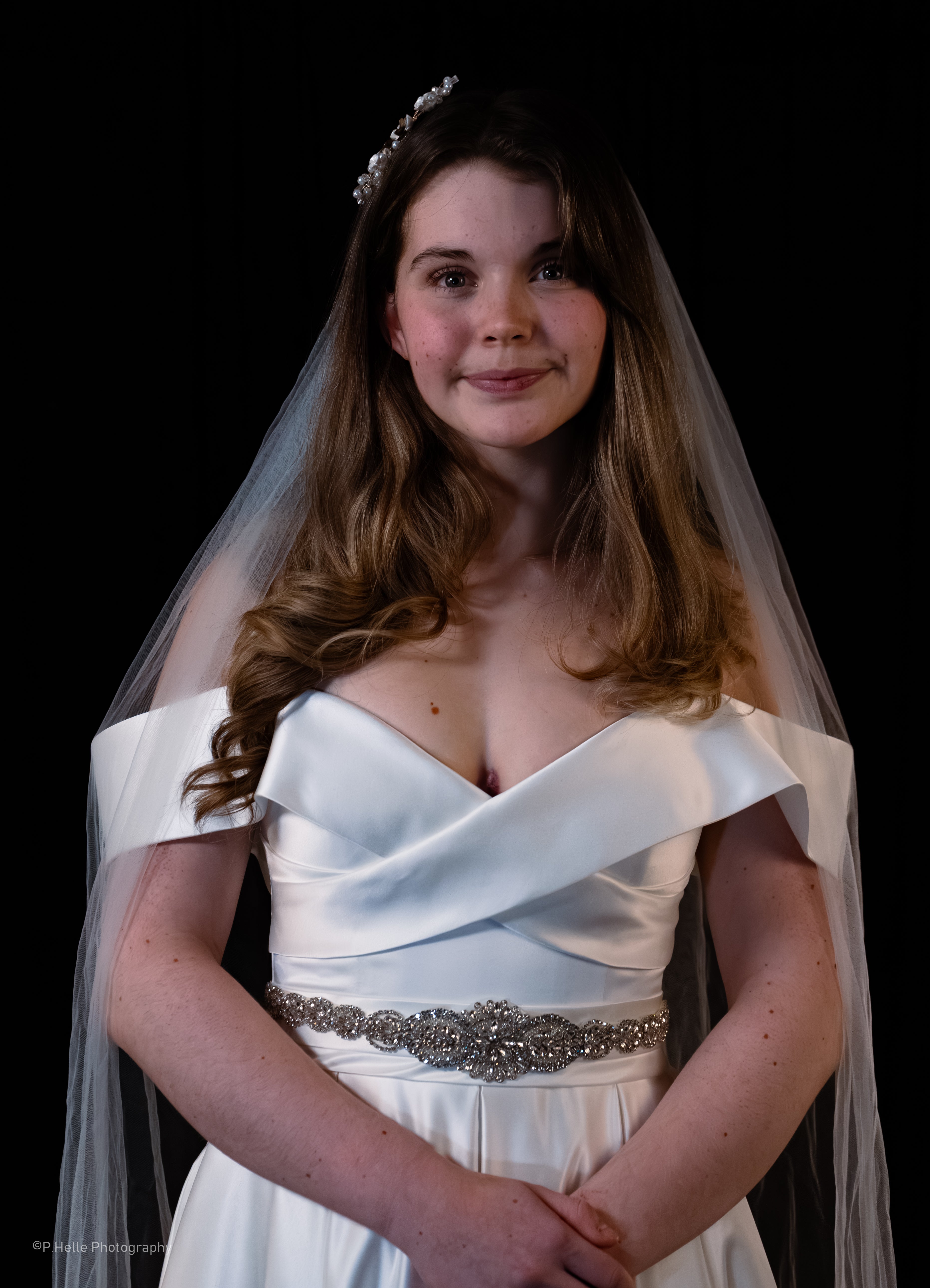 Silviamo Brudekjole – Moderne Enkelhet med Romantisk Silhuett