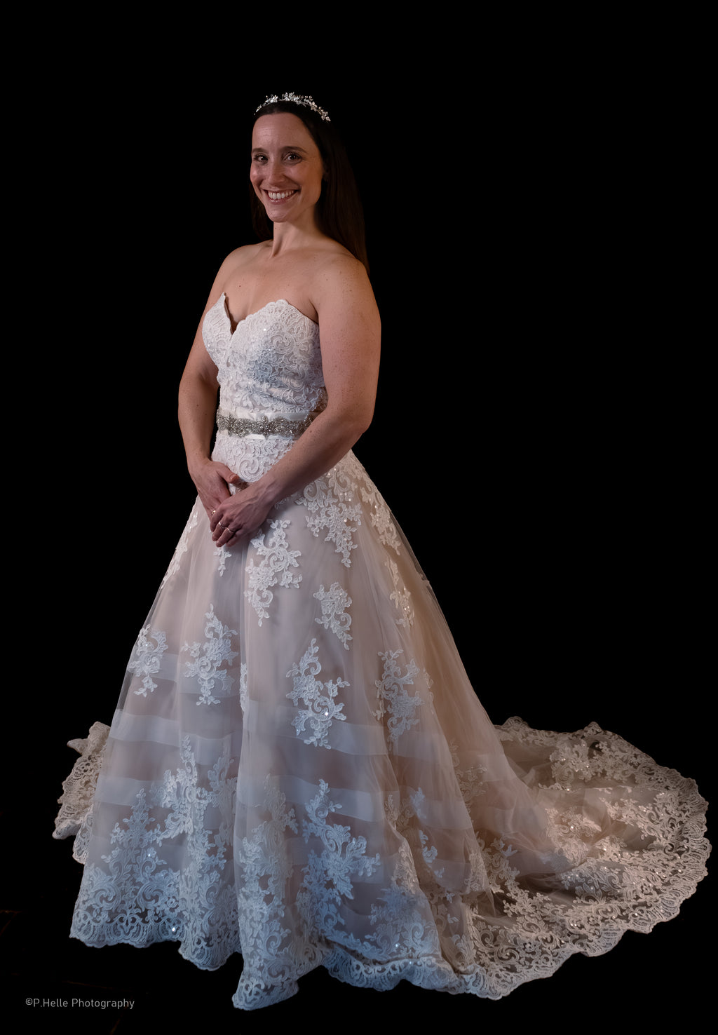 Morilee Brudekjole – Romantisk Blondekunst med Eksklusiv Detaljrikdom