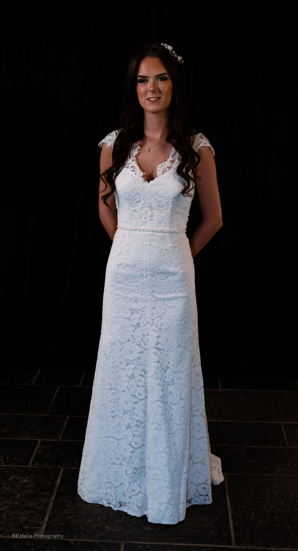 Ivy Oak “Daniella” – Elegant Blonderomantikk i Tidlaus Silhuett