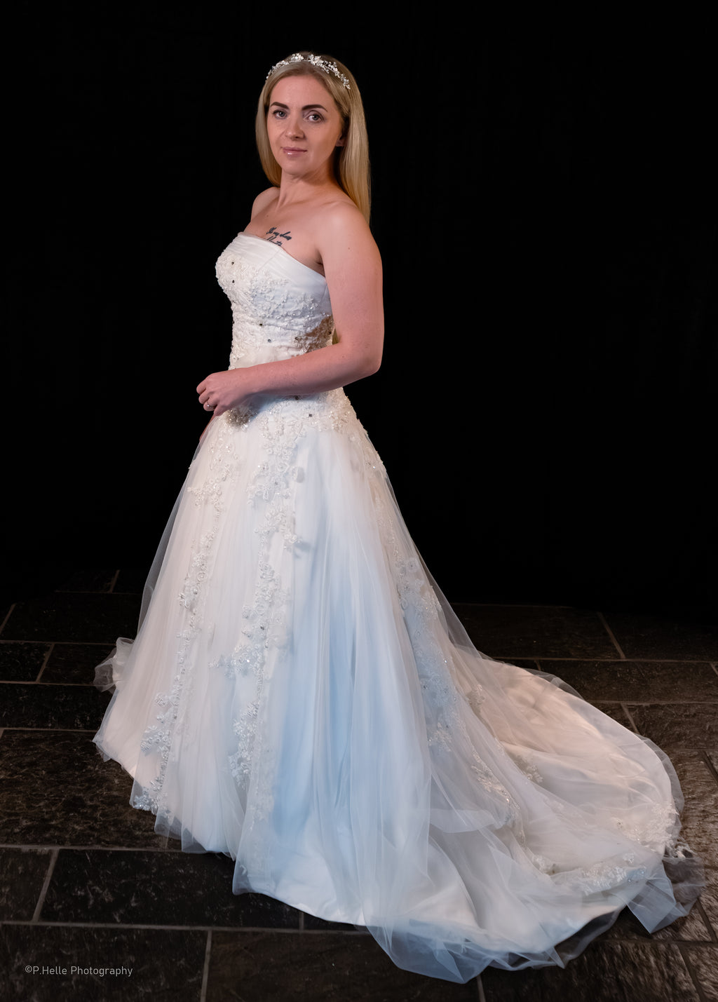 Miss Kelly Brudekjole – Romantisk Tylldrøm med Delikate Blonder