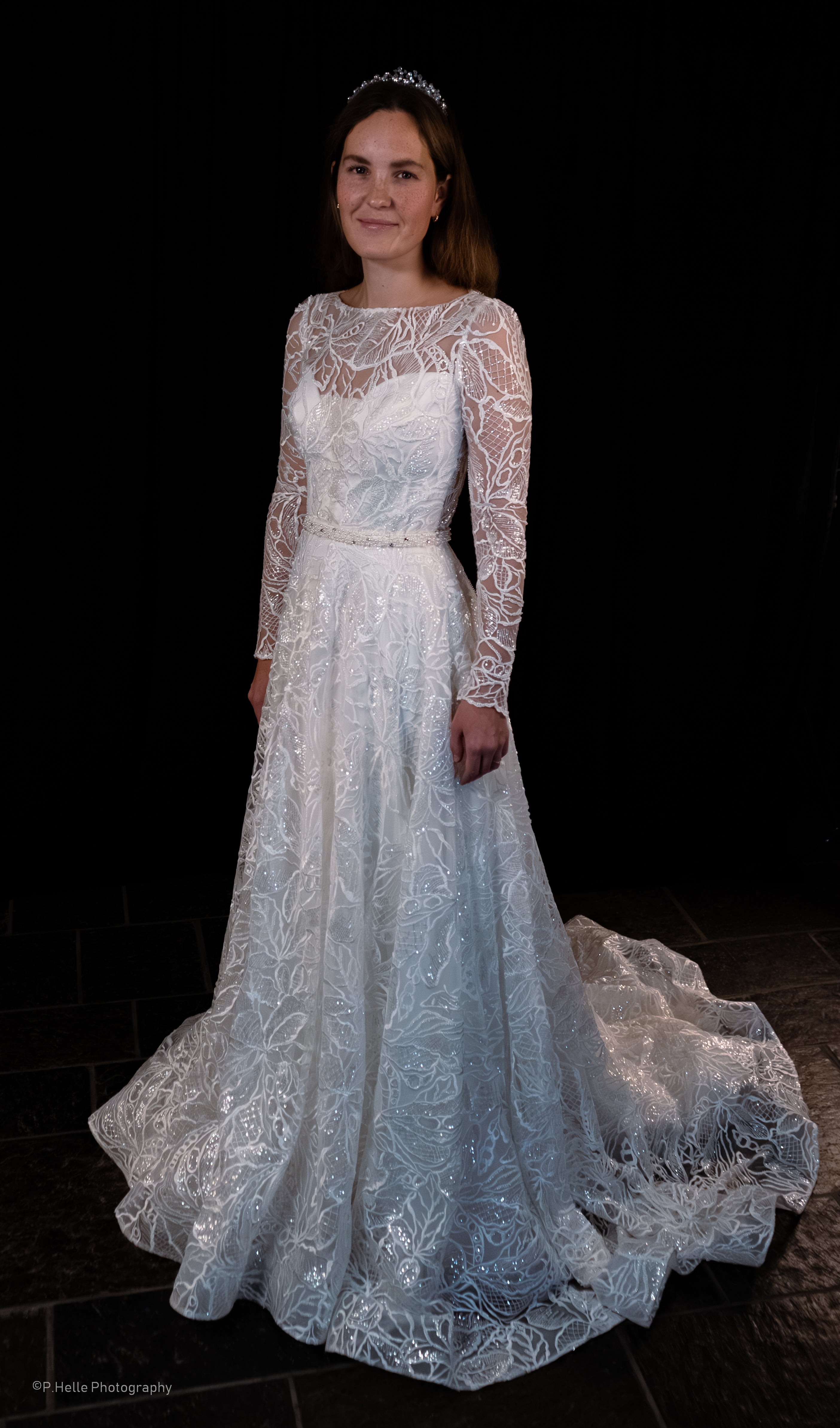 Pronovias Brudekjole – Moderne Eleganse med Glamourøs Blondeglans