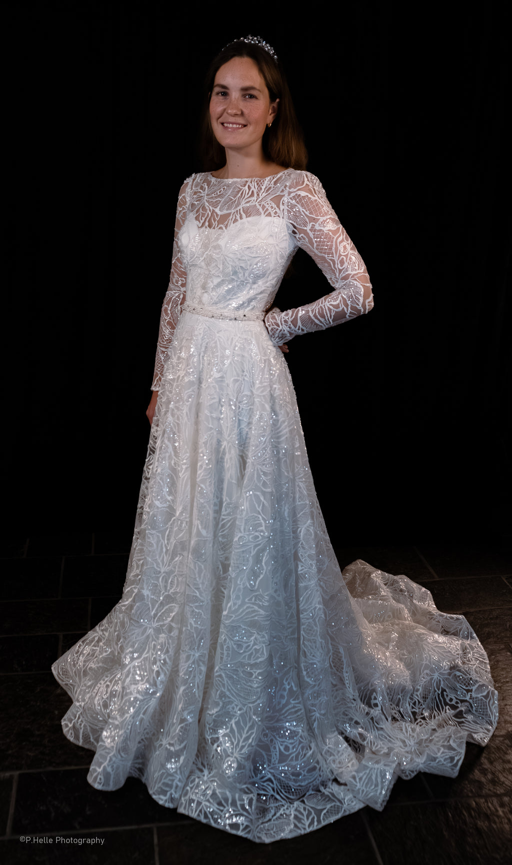 Pronovias Brudekjole – Moderne Eleganse med Glamourøs Blondeglans