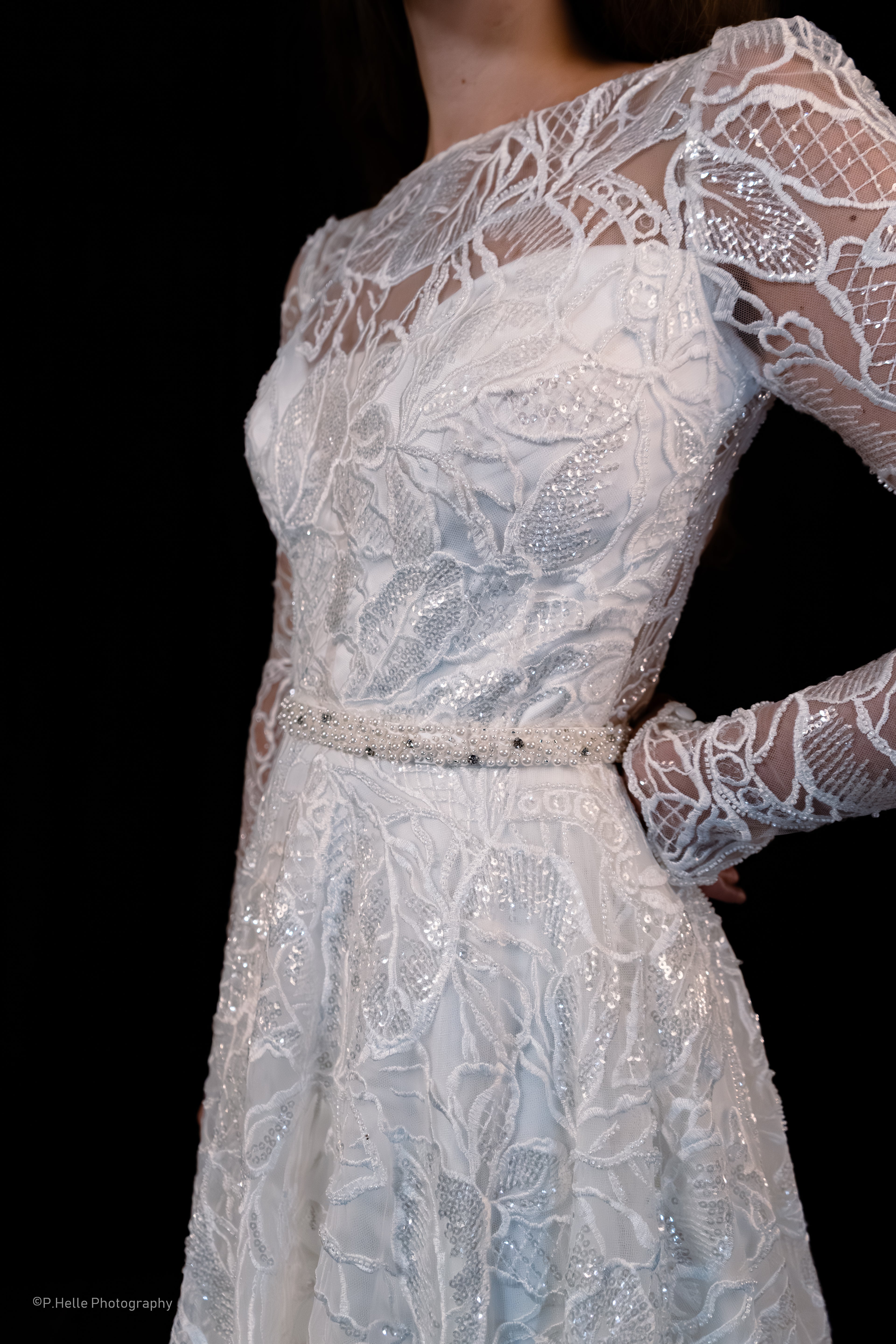 Pronovias Brudekjole – Moderne Eleganse med Glamourøs Blondeglans