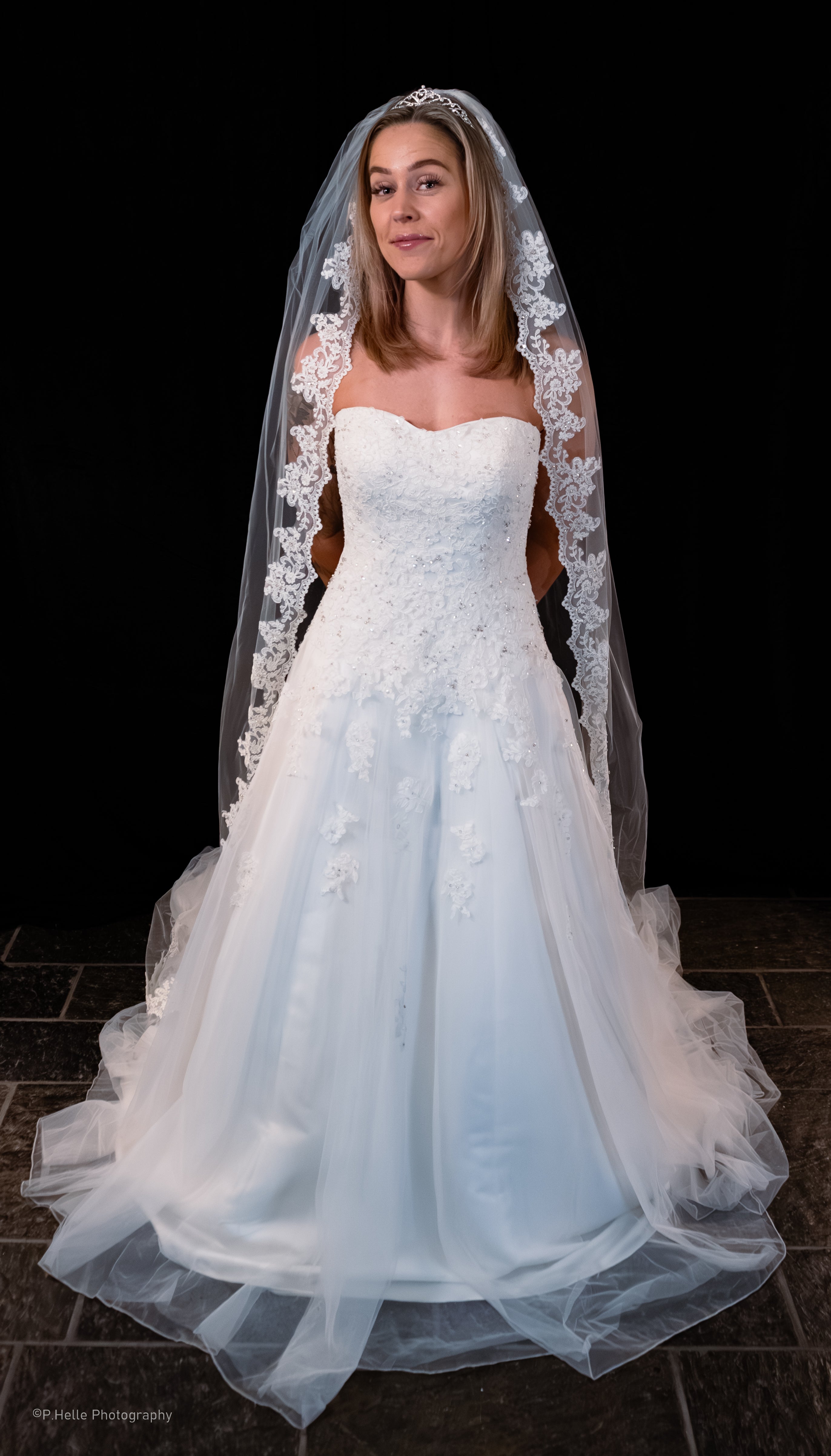 Sincerity Brudekjole – Romantisk BlondeEleganse med Myke, Luftige Lag