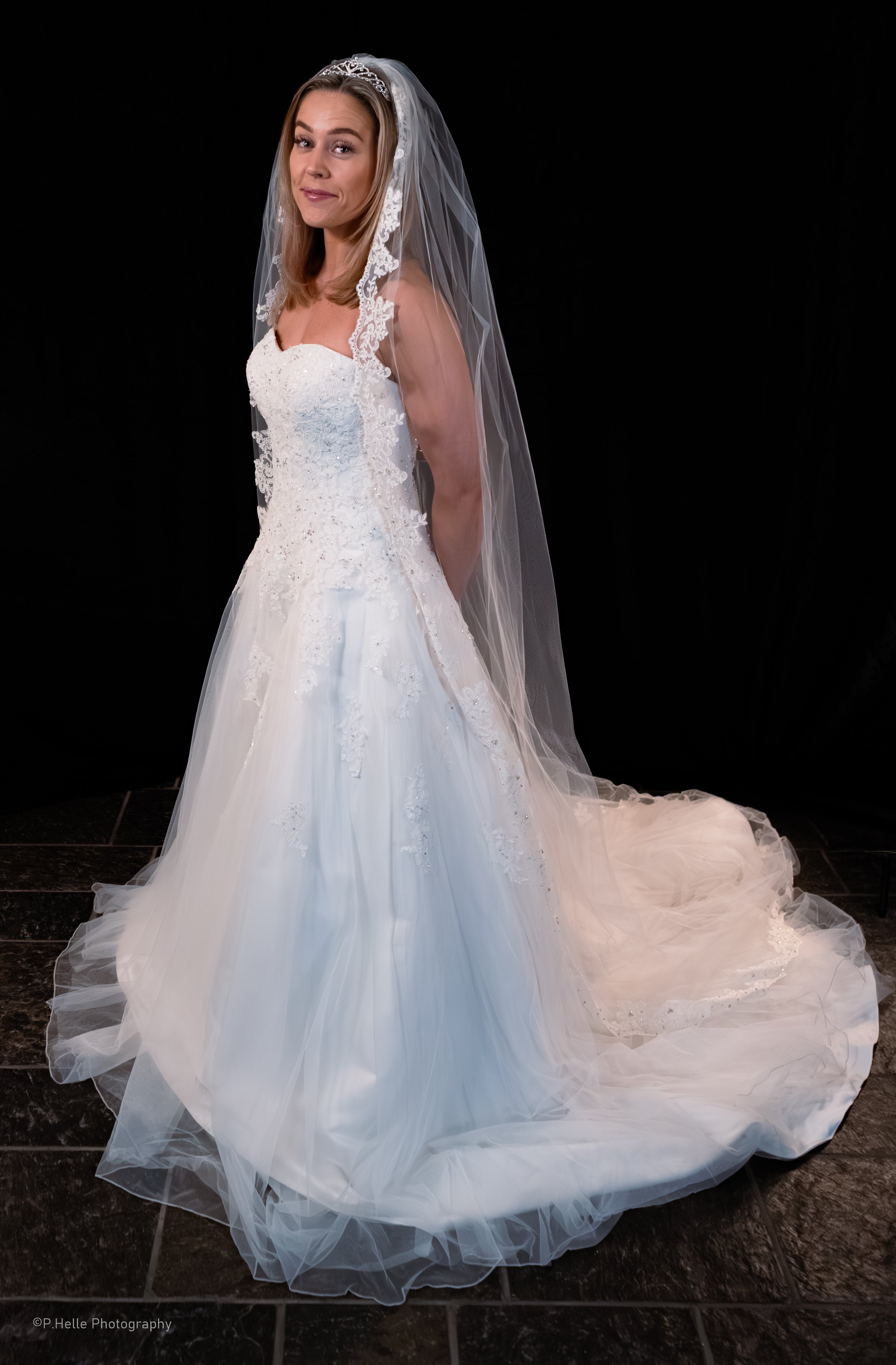 Sincerity Brudekjole – Romantisk BlondeEleganse med Myke, Luftige Lag