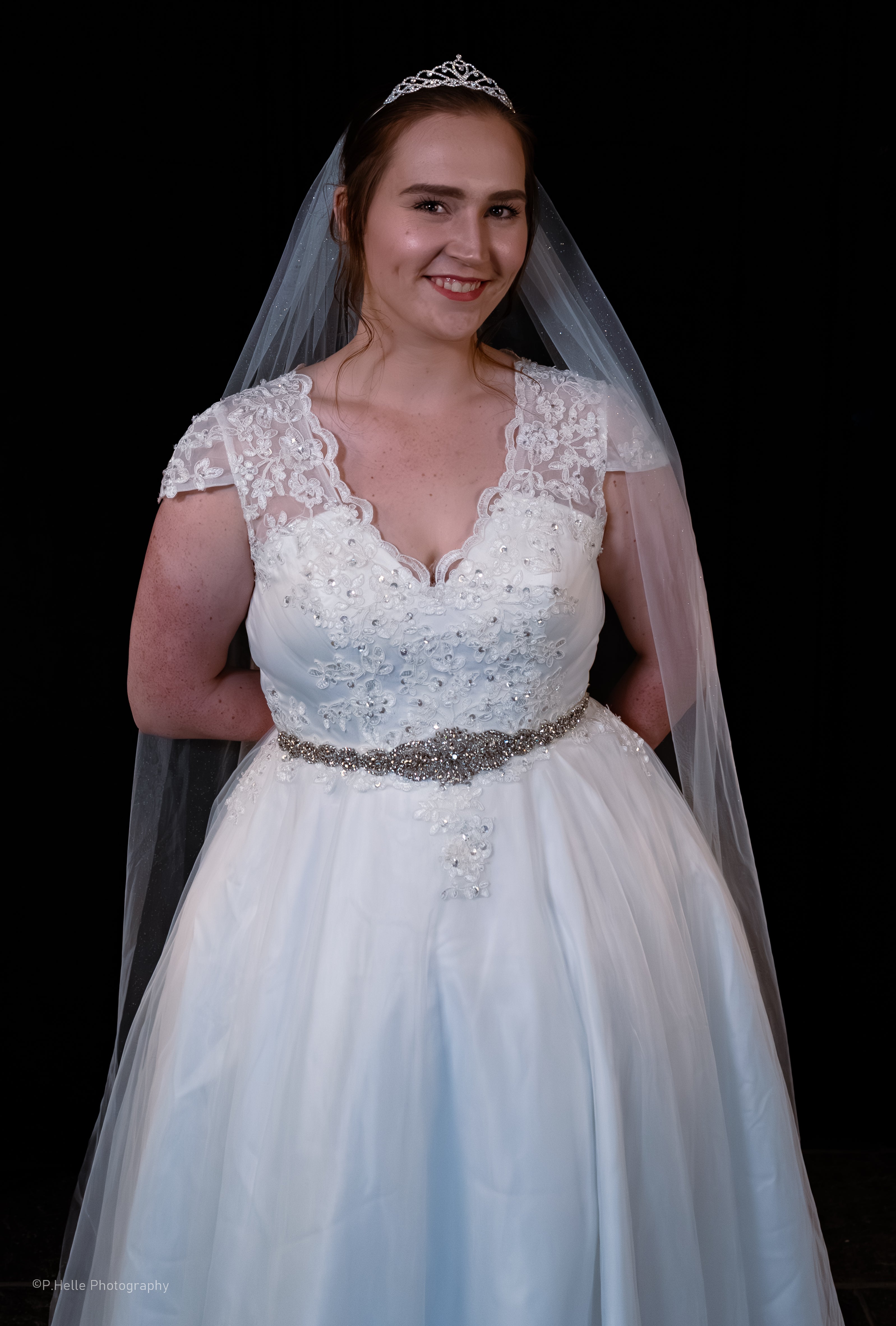 JJ’s House Brudekjole – Delikat Romantikk med Glitrende Detaljer