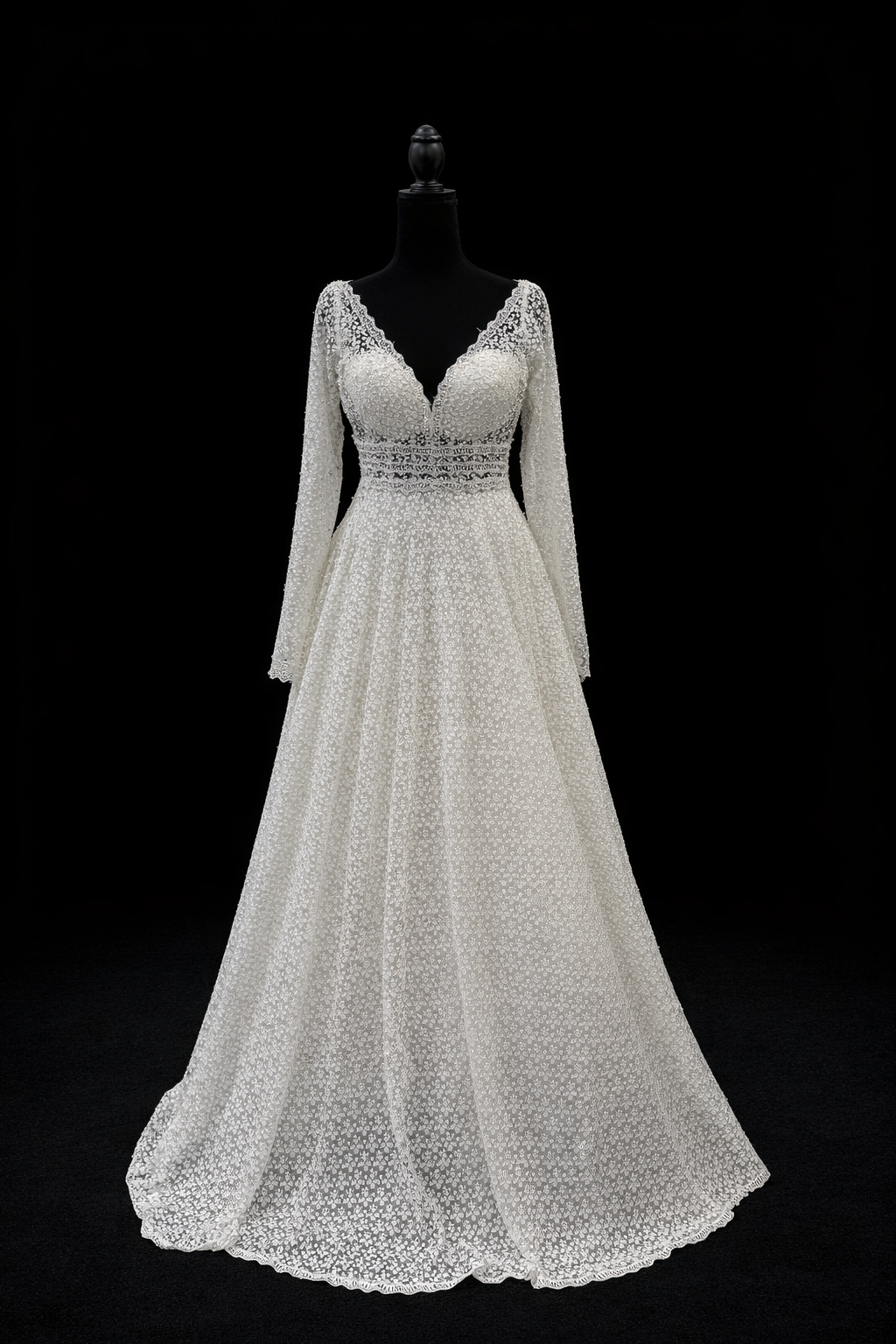 Romantisk blondebrudekjole med dyp V og snøring i ryggen