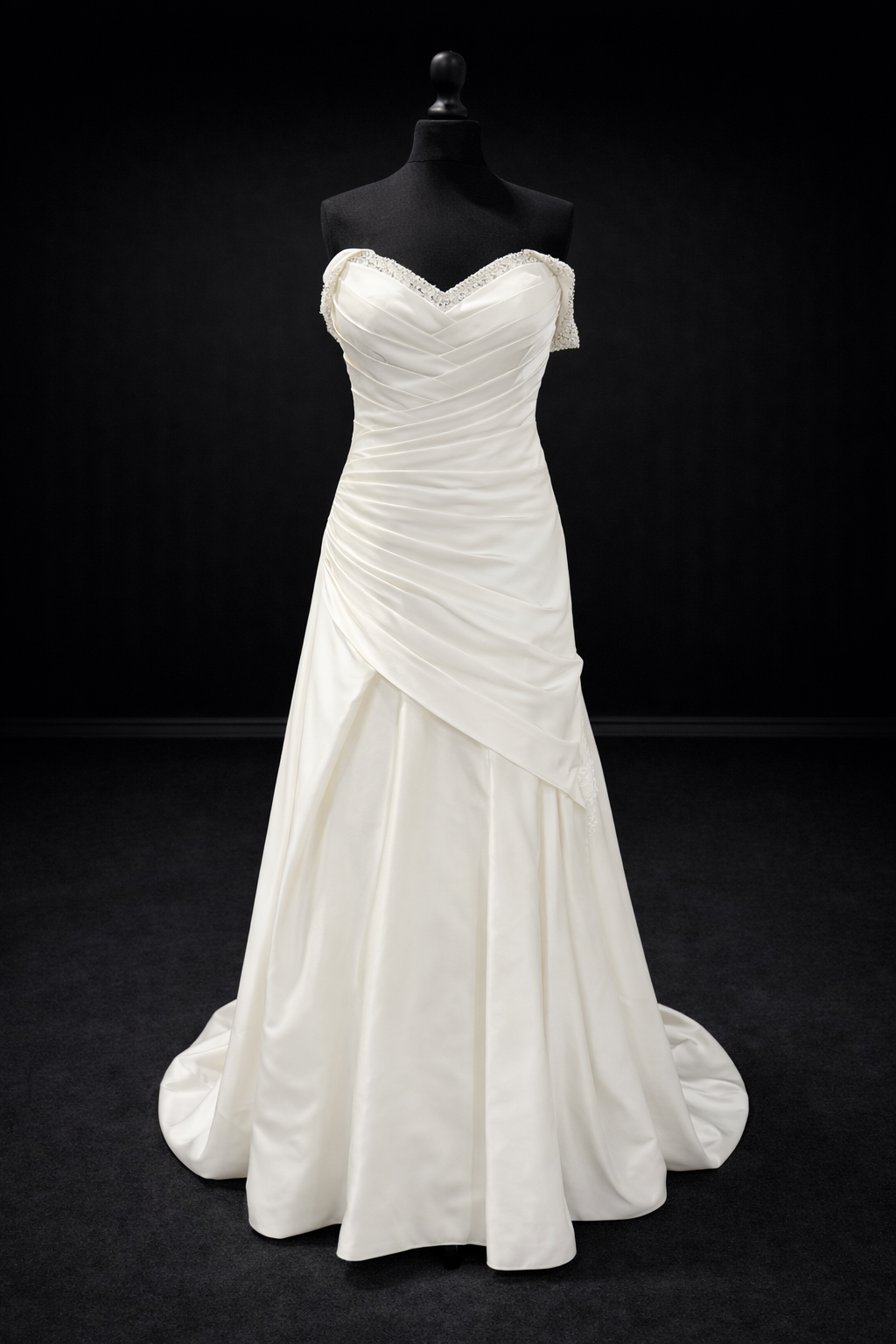 Phil Collins Bridal Collection – Klassisk stroppeløs brudekjole med draperinger