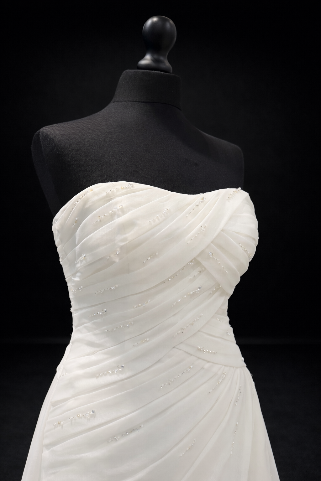 La Sposa – Klassisk stroppeløs brudekjole med draperinger