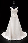 Pronovias – Huracar klassisk brudekjole med brodert overdel og elegant slep