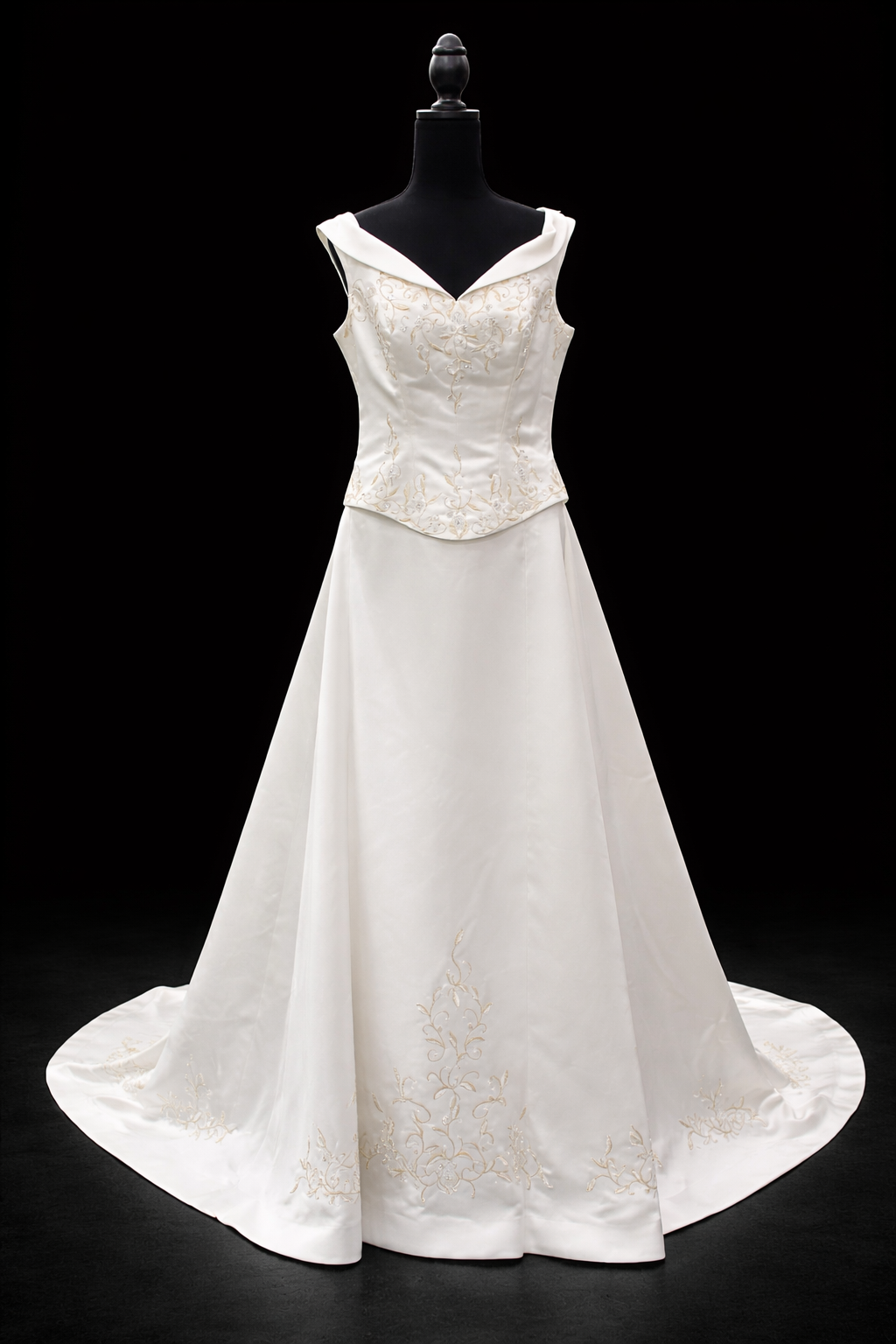 Pronovias – Huracar klassisk brudekjole med brodert overdel og elegant slep