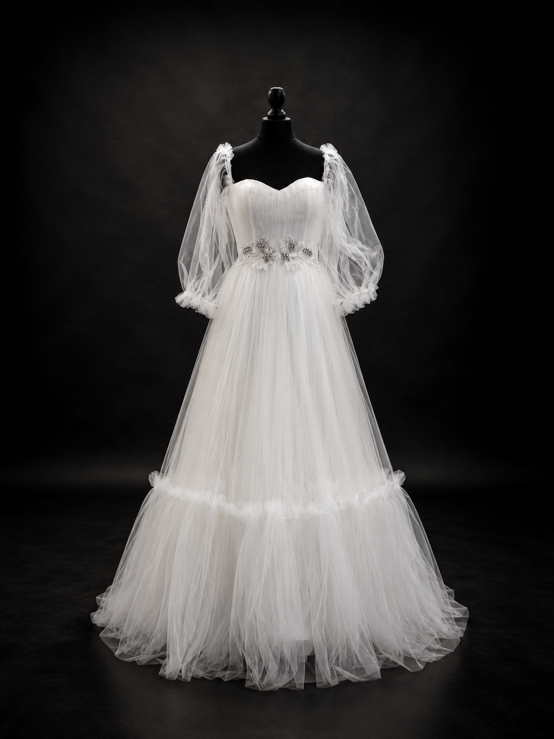 Elegant romantisk brudekjole med voluminøse tyll-detaljer