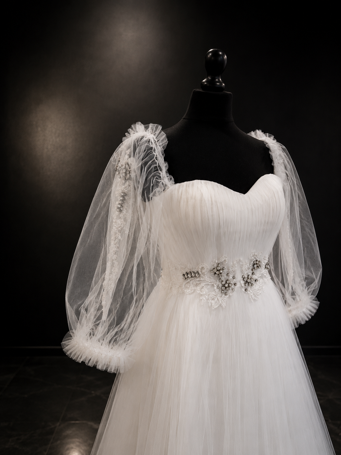 Elegant romantisk brudekjole med voluminøse tyll-detaljer