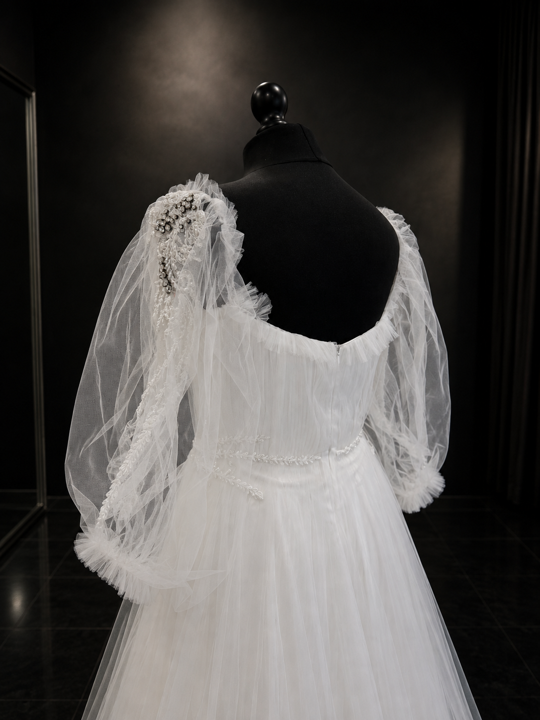 Elegant romantisk brudekjole med voluminøse tyll-detaljer
