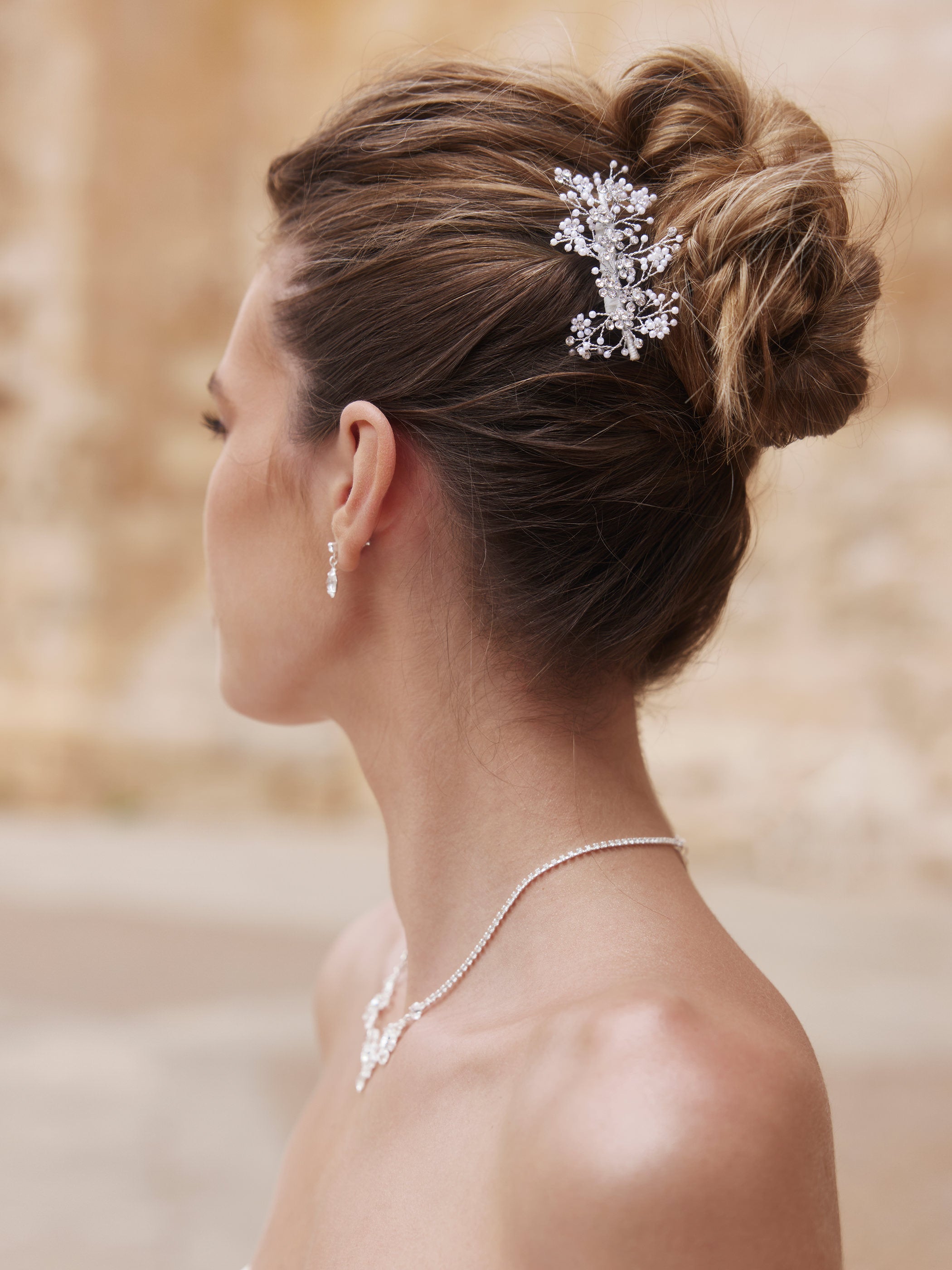 Brudehårpynt med sølvblomster - J042