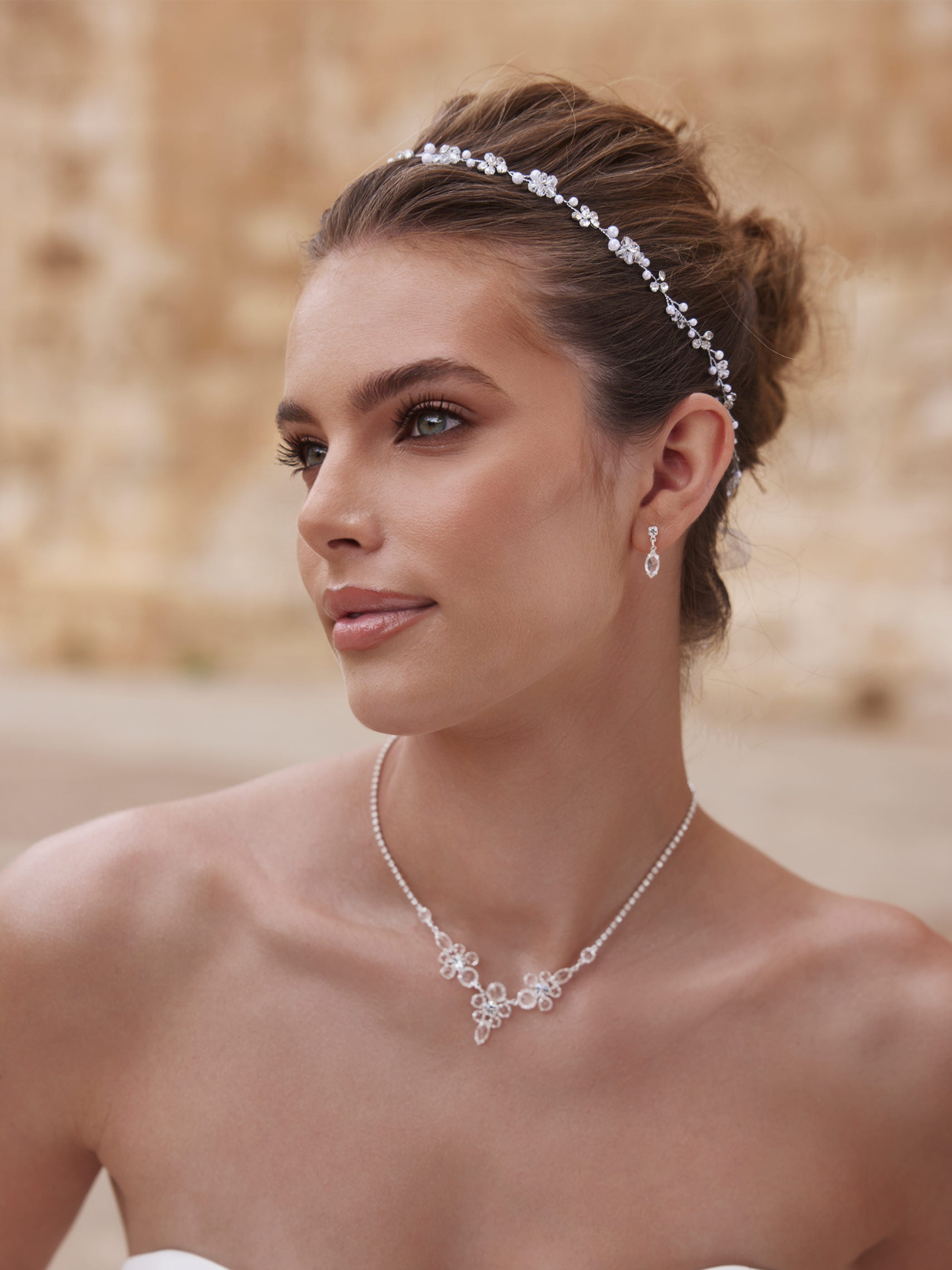 Bridal halo med krystaller og perler - J052