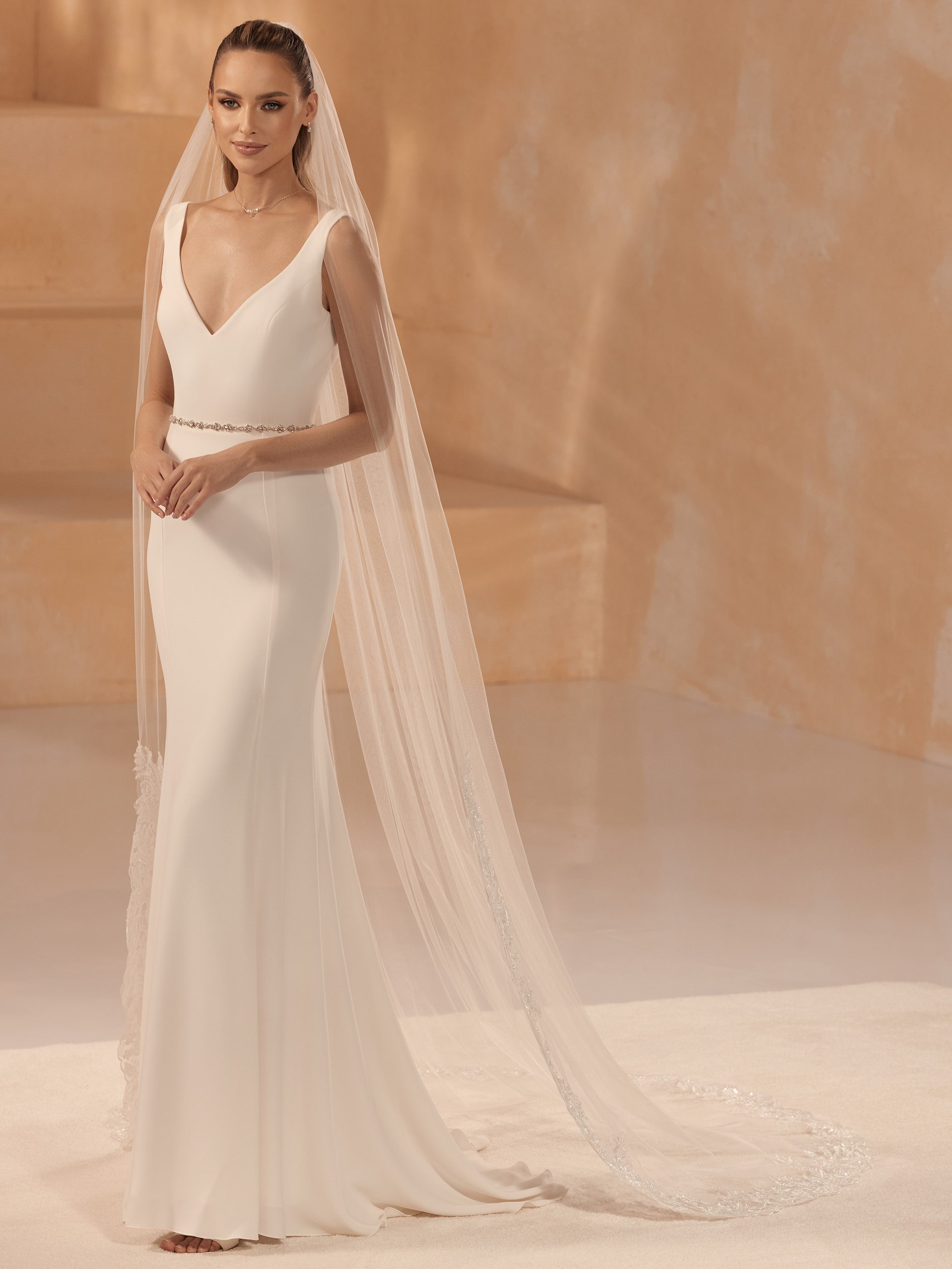 Brudeslør i tyll med blondedetaljer (S471, S474, S473)