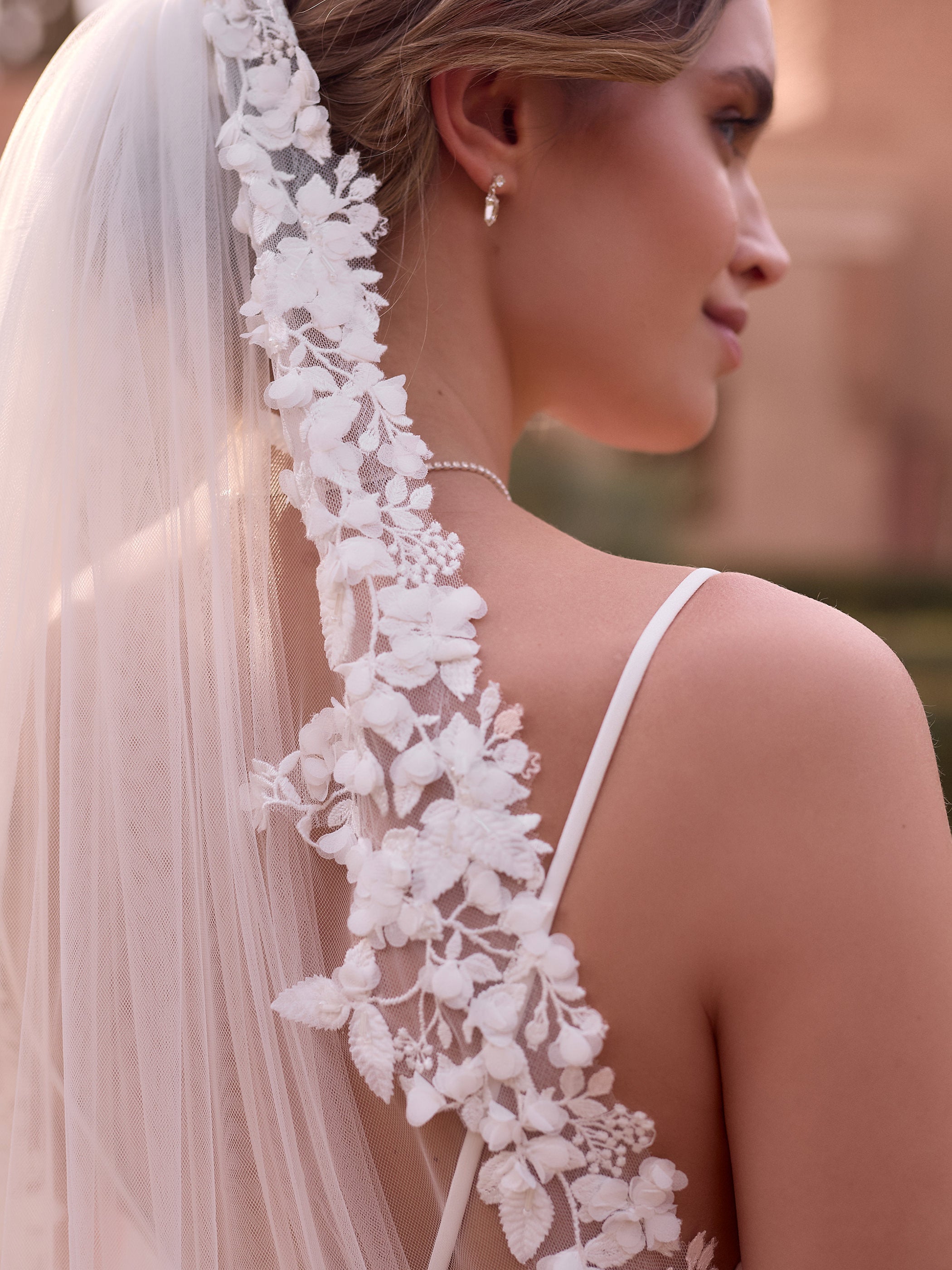 Brudeslør i tyll med blondedetaljer – S533/S534