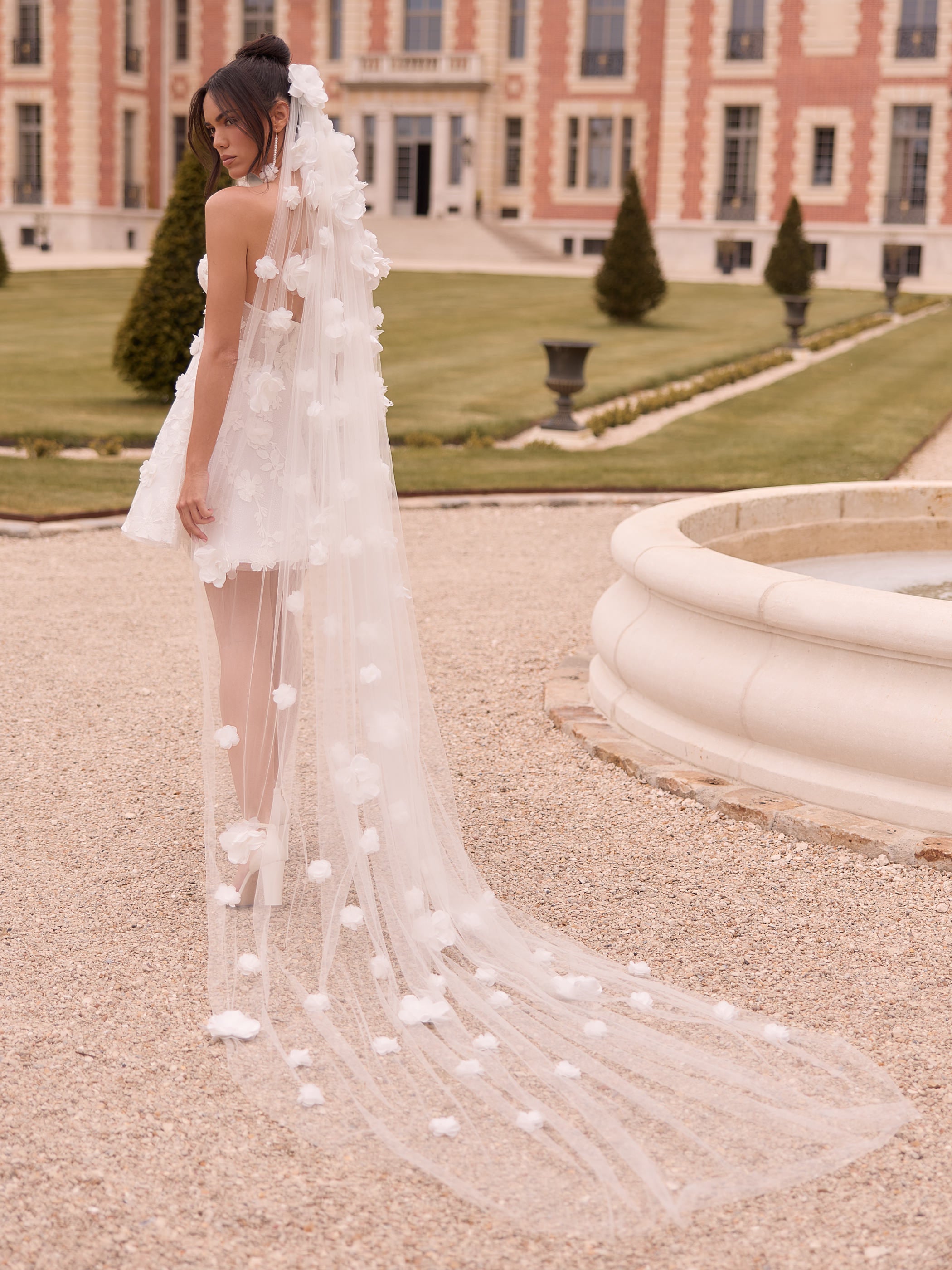 Brudeslør i tyll med 3D blomster - 300 cm - S546