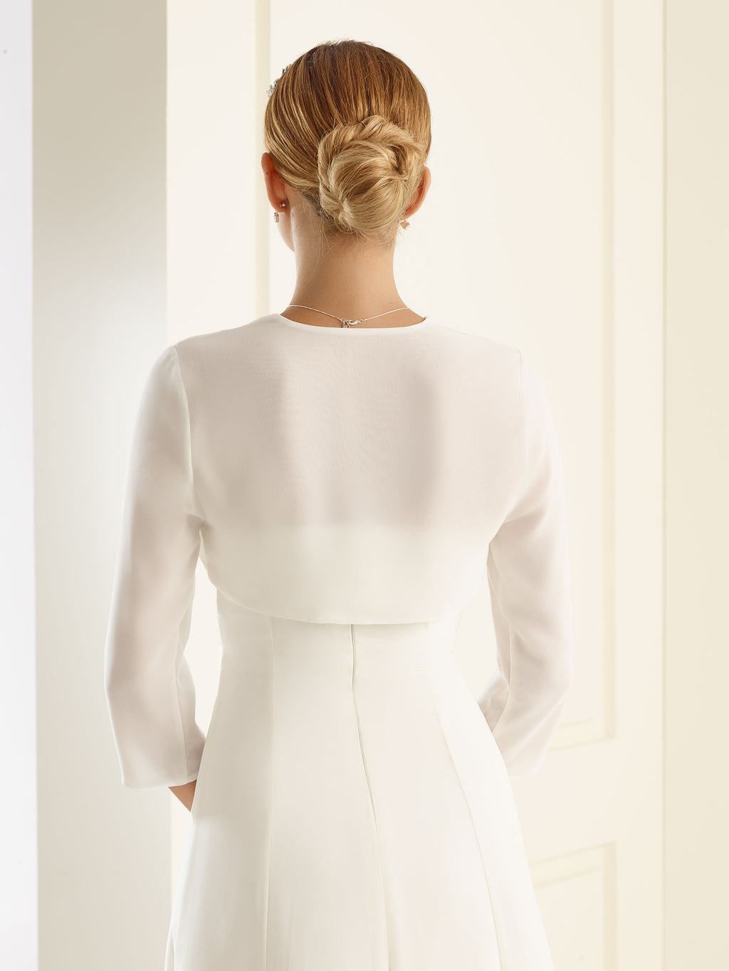 Brudetopp i chiffon med 3/4 ermer - E167