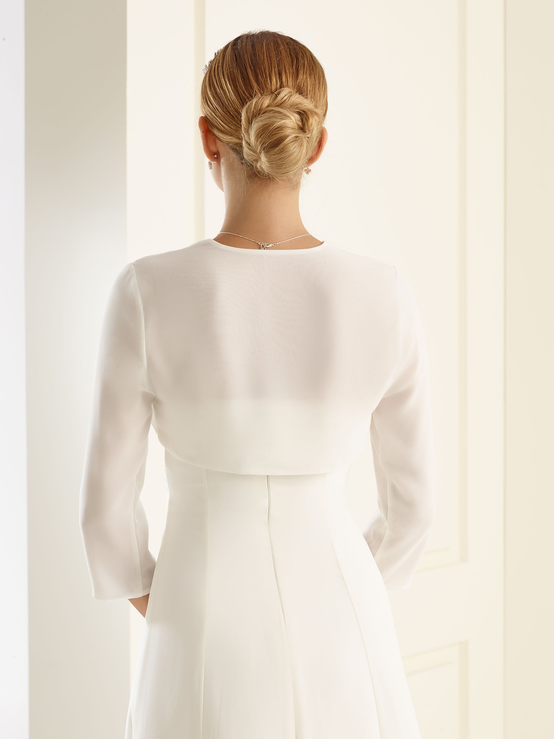 Brudetopp i chiffon med 3/4 ermer - E167
