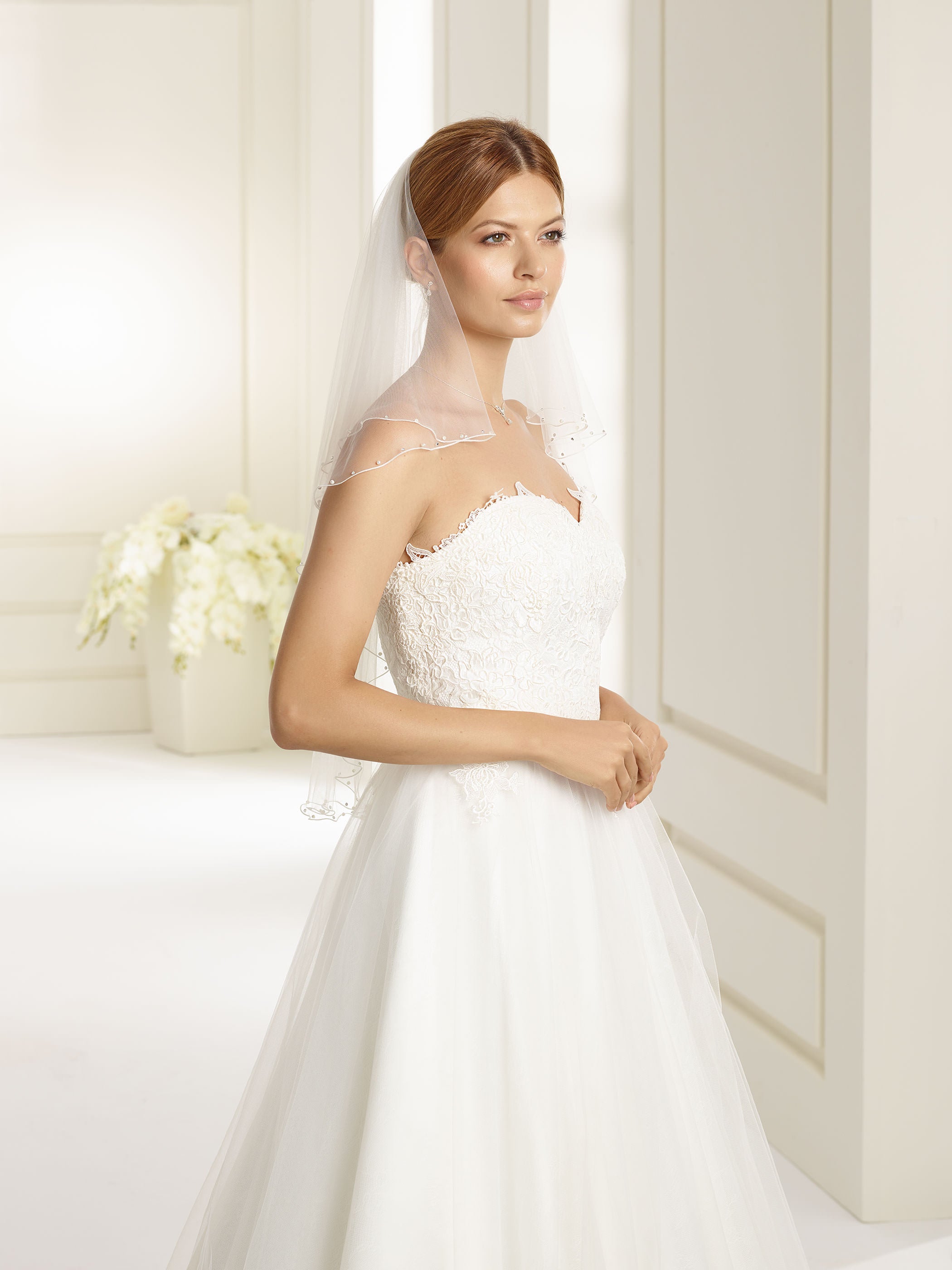 Brudeslør i tyll med krystaller - S170